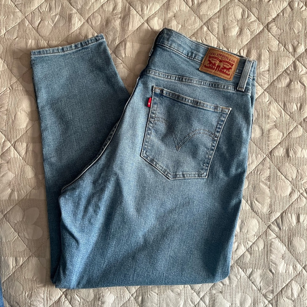Levi's Mom Jeans- Light Wash Denim Size 32/14